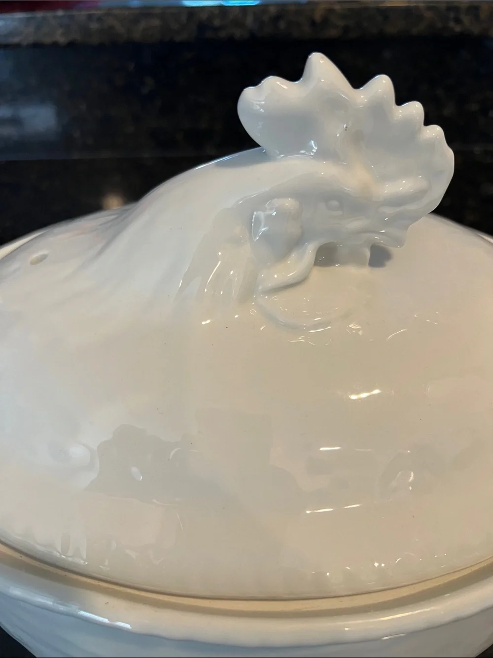 Williams Sonoma White Ceramic Covered Casserole with Leaf Knob